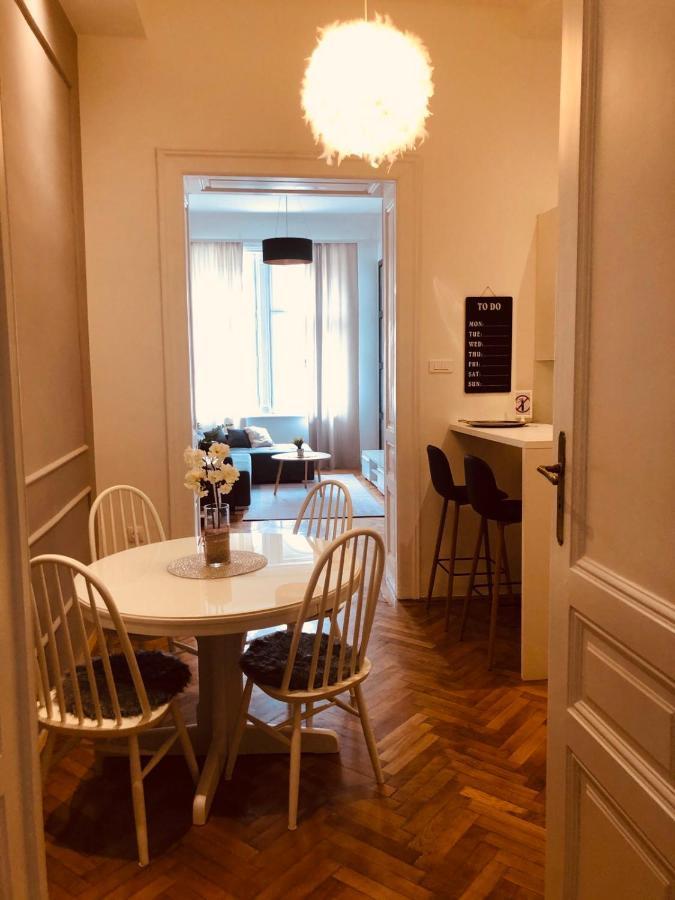 Room 44 Osijek Buitenkant foto